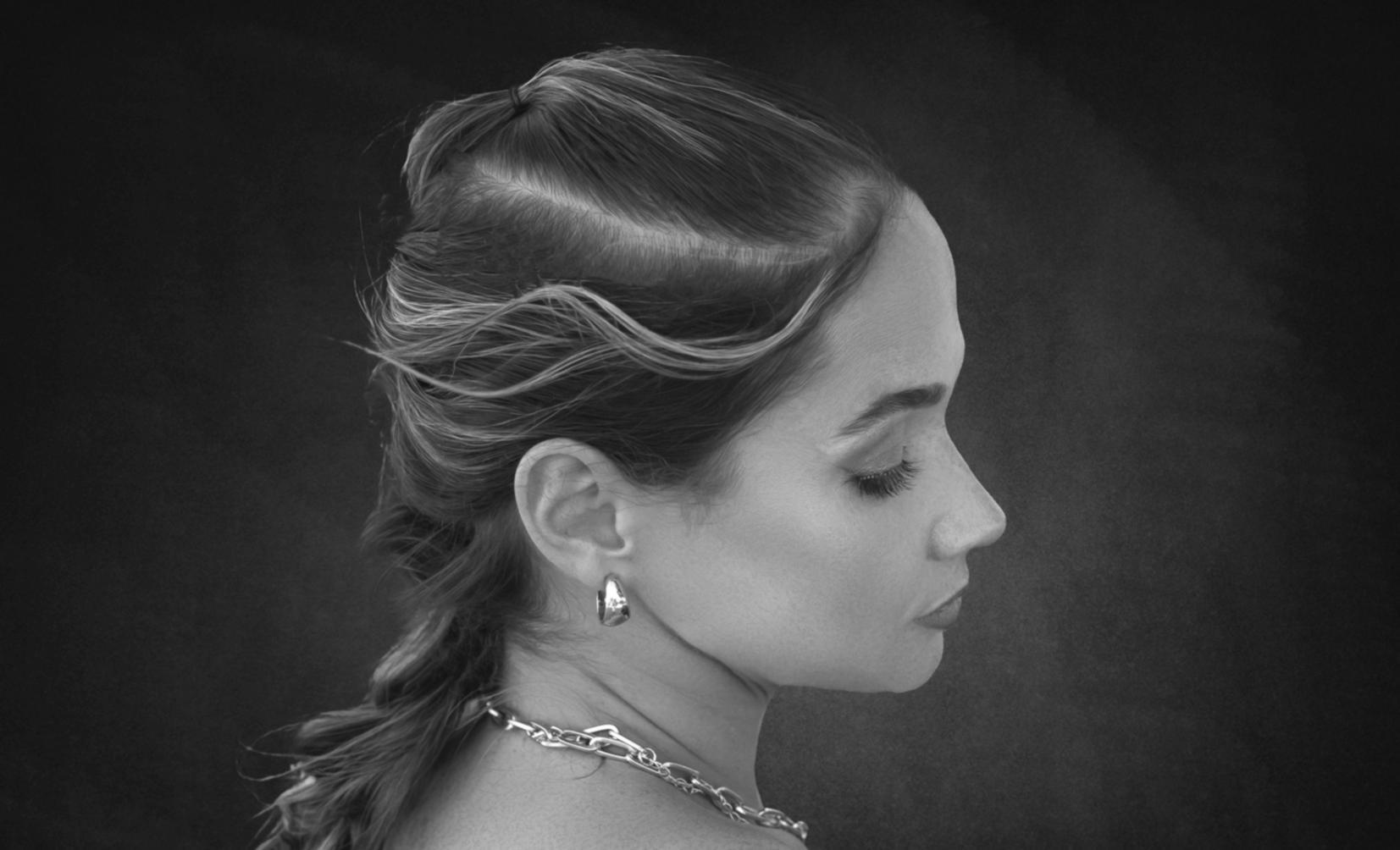 Laboratorio di styling parrucche con strumenti professionali